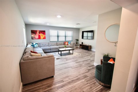 Propiedad comercial en venta en Dania Beach, Florida № 1859452 - foto 14
