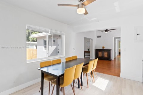 Propiedad comercial en venta en Dania Beach, Florida № 1859452 - foto 12