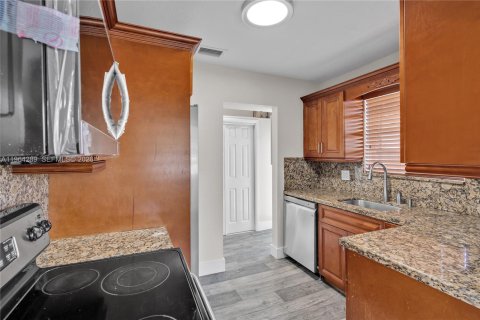 Villa ou maison à vendre à Miami, Floride: 3 chambres, 143.91 m2 № 2026187 - photo 12