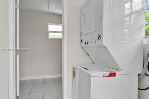 Villa ou maison à vendre à Miami, Floride: 3 chambres, 143.91 m2 № 2026187 - photo 27