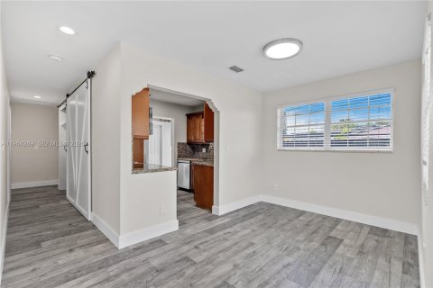 Villa ou maison à vendre à Miami, Floride: 3 chambres, 143.91 m2 № 2026187 - photo 10