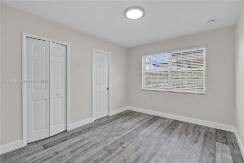 Villa ou maison à vendre à Miami, Floride: 3 chambres, 143.91 m2 № 2026187 - photo 18