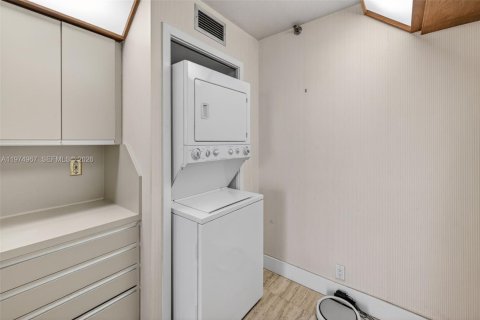 Купить кондоминиум в Авентура, Флорида 1 спальня, 100.06м2, № 2042133 - фото 26