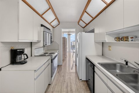 Купить кондоминиум в Авентура, Флорида 1 спальня, 100.06м2, № 2042133 - фото 25