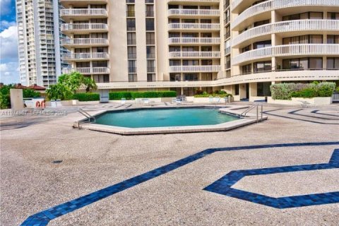 Condo in Aventura, Florida, 1 bedroom  № 2042133 - photo 8