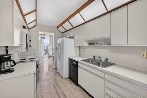 Купить кондоминиум в Авентура, Флорида 1 спальня, 100.06м2, № 2042133 - фото 24