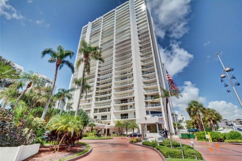 Condo in Aventura, Florida, 1 bedroom  № 2042133 - photo 2