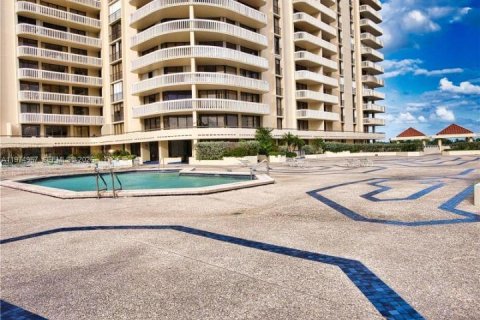 Condo in Aventura, Florida, 1 bedroom  № 2042133 - photo 9