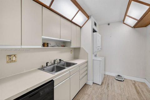 Купить кондоминиум в Авентура, Флорида 1 спальня, 100.06м2, № 2042133 - фото 23
