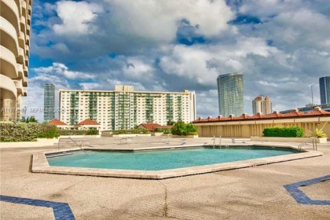 Condo in Aventura, Florida, 1 bedroom  № 2042133 - photo 10