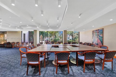 Condo in Aventura, Florida, 1 bedroom  № 2042133 - photo 16