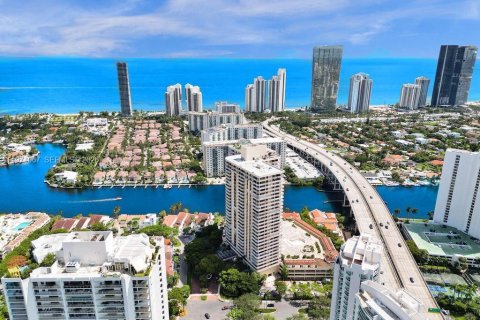 Condo in Aventura, Florida, 1 bedroom  № 2042133 - photo 3