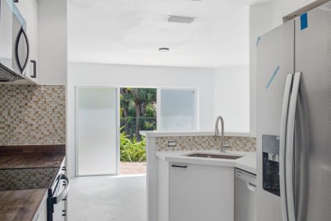 Townhouse in Sunrise, Florida 3 bedrooms, 156.08 sq.m. № 2246323 - photo 12