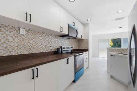 Townhouse in Sunrise, Florida 3 bedrooms, 156.08 sq.m. № 2246323 - photo 10