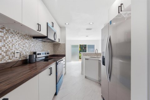 Townhouse in Sunrise, Florida 3 bedrooms, 156.08 sq.m. № 2246323