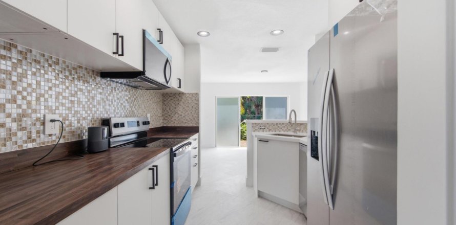 Townhouse in Sunrise, Florida 3 bedrooms, 156.08 sq.m. № 2246323
