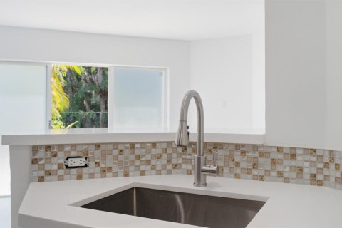 Townhouse in Sunrise, Florida 3 bedrooms, 156.08 sq.m. № 2246323 - photo 14