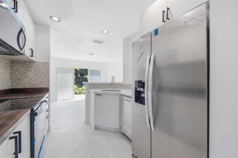 Townhouse in Sunrise, Florida 3 bedrooms, 156.08 sq.m. № 2246323 - photo 11