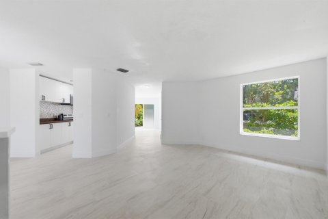 Townhouse in Sunrise, Florida 3 bedrooms, 156.08 sq.m. № 2246323 - photo 8