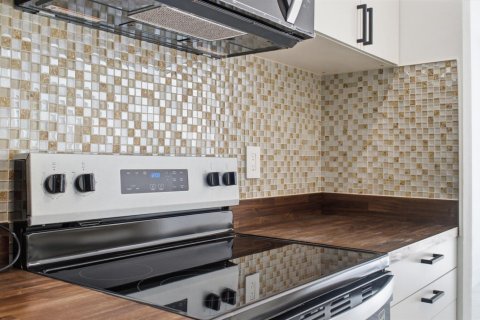 Townhouse in Sunrise, Florida 3 bedrooms, 156.08 sq.m. № 2246323 - photo 13