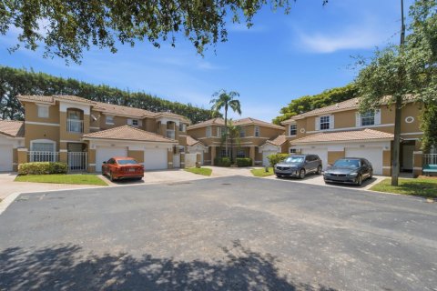 Townhouse in Sunrise, Florida 3 bedrooms, 156.08 sq.m. № 2246323 - photo 5