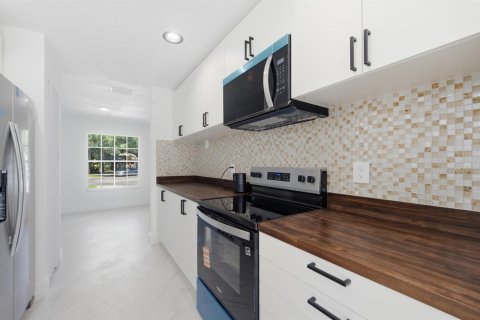 Townhouse in Sunrise, Florida 3 bedrooms, 156.08 sq.m. № 2246323 - photo 16