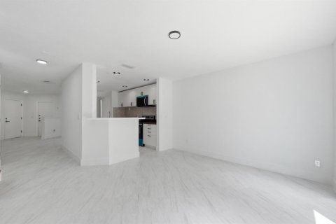 Townhouse in Sunrise, Florida 3 bedrooms, 156.08 sq.m. № 2246323 - photo 20