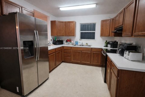 House in Miami, Florida 3 bedrooms, 103.68 sq.m. № 2031177 - photo 10