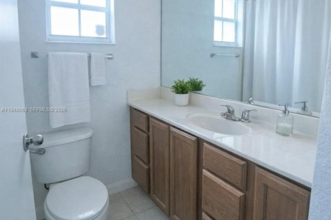 House in Miami, Florida 3 bedrooms, 103.68 sq.m. № 2031177 - photo 9