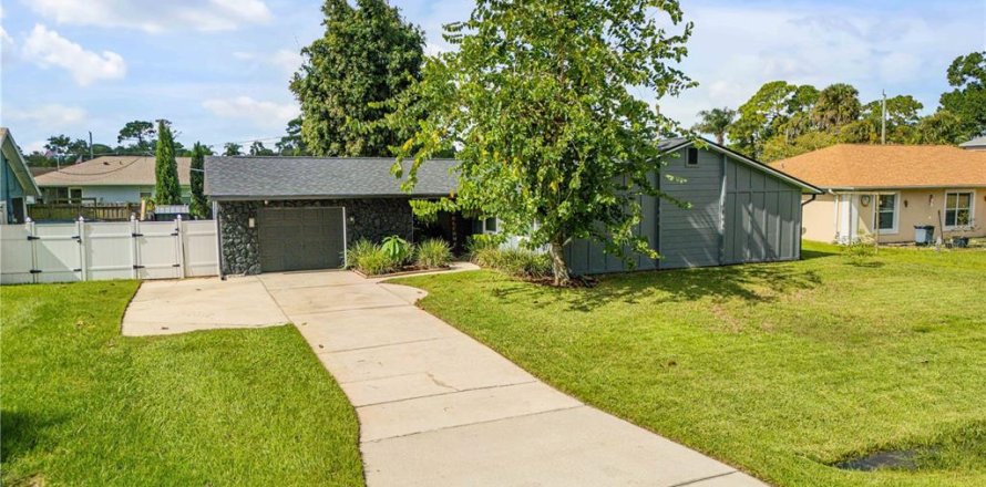 House in Edgewater, Florida 4 bedrooms, 196.4 sq.m. № 2418811