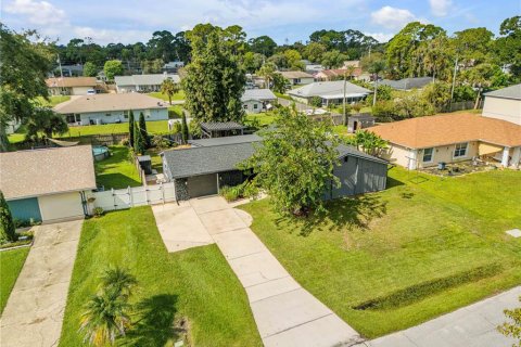 House in Edgewater, Florida 4 bedrooms, 196.4 sq.m. № 2418811 - photo 15