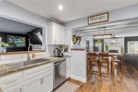 House in Edgewater, Florida 4 bedrooms, 196.4 sq.m. № 2418811 - photo 5