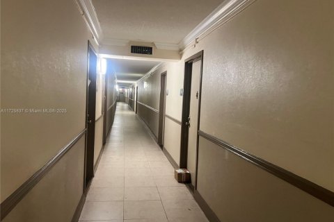Copropriété à vendre à North Miami, Floride: 1 chambre, 62.52 m2 № 1961911 - photo 8