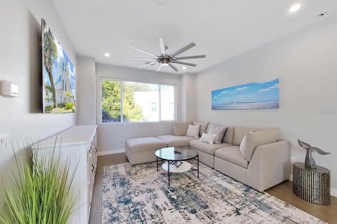 Adosado en venta en Tampa, Florida, 3 dormitorios, 193.98 m2 № 1851352 - foto 9