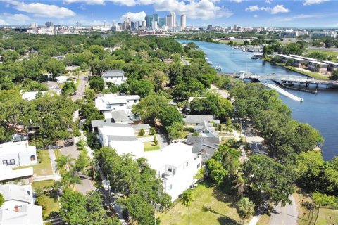 Adosado en venta en Tampa, Florida, 3 dormitorios, 193.98 m2 № 1851352 - foto 2