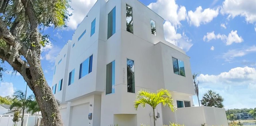 Adosado en Tampa, Florida 3 dormitorios, 193.98 m2 № 1851352