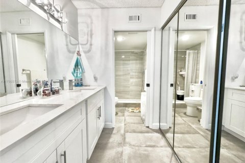 Condo in Delray Beach, Florida, 2 bedrooms  № 1939314 - photo 6