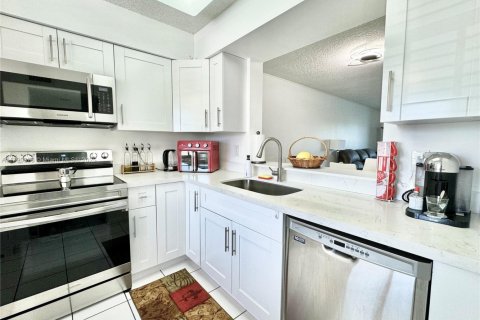 Condo in Delray Beach, Florida, 2 bedrooms  № 1939314 - photo 2