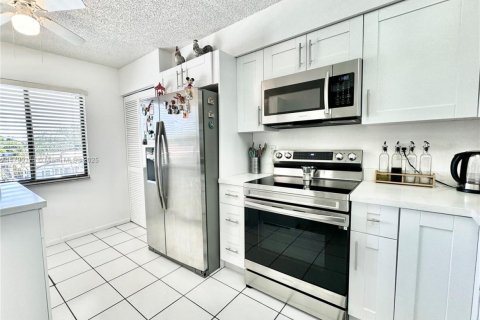 Condo in Delray Beach, Florida, 2 bedrooms  № 1939314 - photo 1