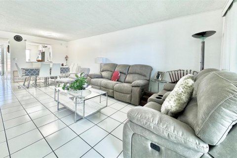 Condo in Delray Beach, Florida, 2 bedrooms  № 1939314 - photo 5