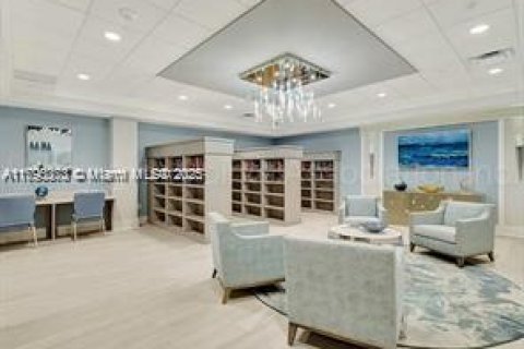 Condo in Delray Beach, Florida, 2 bedrooms  № 1939314 - photo 13