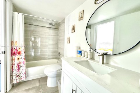 Condo in Delray Beach, Florida, 2 bedrooms  № 1939314 - photo 10
