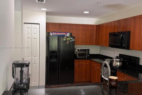 Condo in Doral, Florida, 3 bedrooms  № 2068462