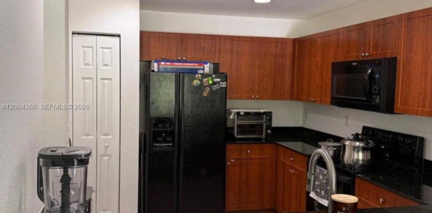 Condo in Doral, Florida, 3 bedrooms  № 2068462