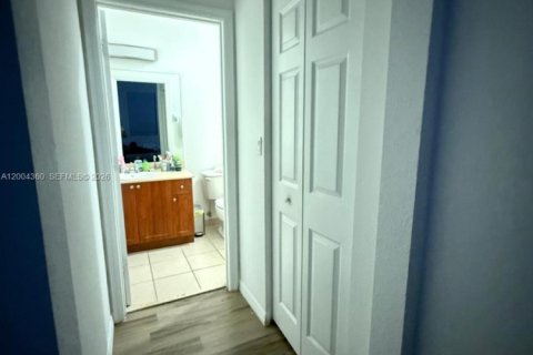 Condo in Doral, Florida, 3 bedrooms  № 2068462 - photo 19