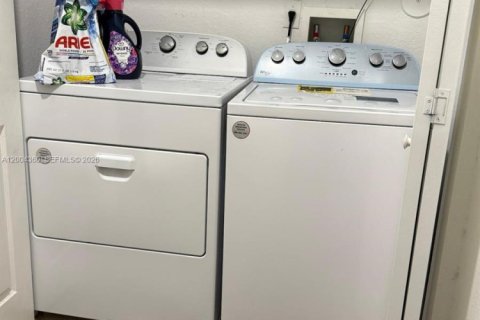 Condo in Doral, Florida, 3 bedrooms  № 2068462 - photo 25