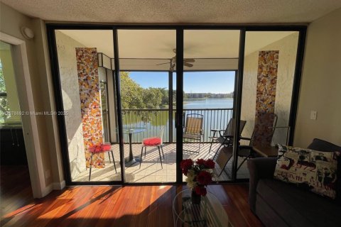 Купить кондоминиум в Маргит, Флорида 2 спальни, 91.97м2, № 1982180 - фото 5