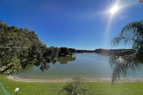 Купить кондоминиум в Маргит, Флорида 2 спальни, 91.97м2, № 1982180 - фото 8