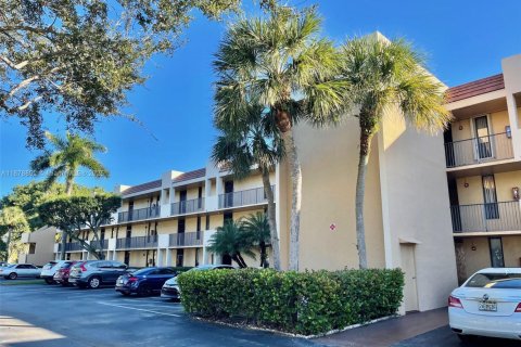 Купить кондоминиум в Маргит, Флорида 2 спальни, 91.97м2, № 1982180 - фото 7