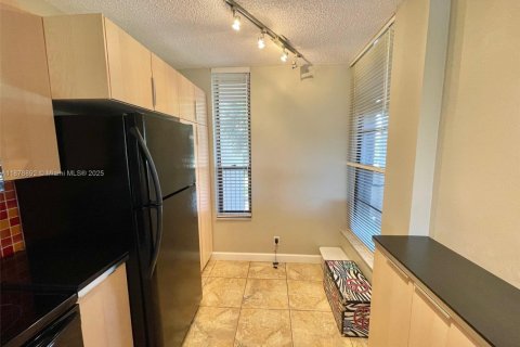 Купить кондоминиум в Маргит, Флорида 2 спальни, 91.97м2, № 1982180 - фото 17